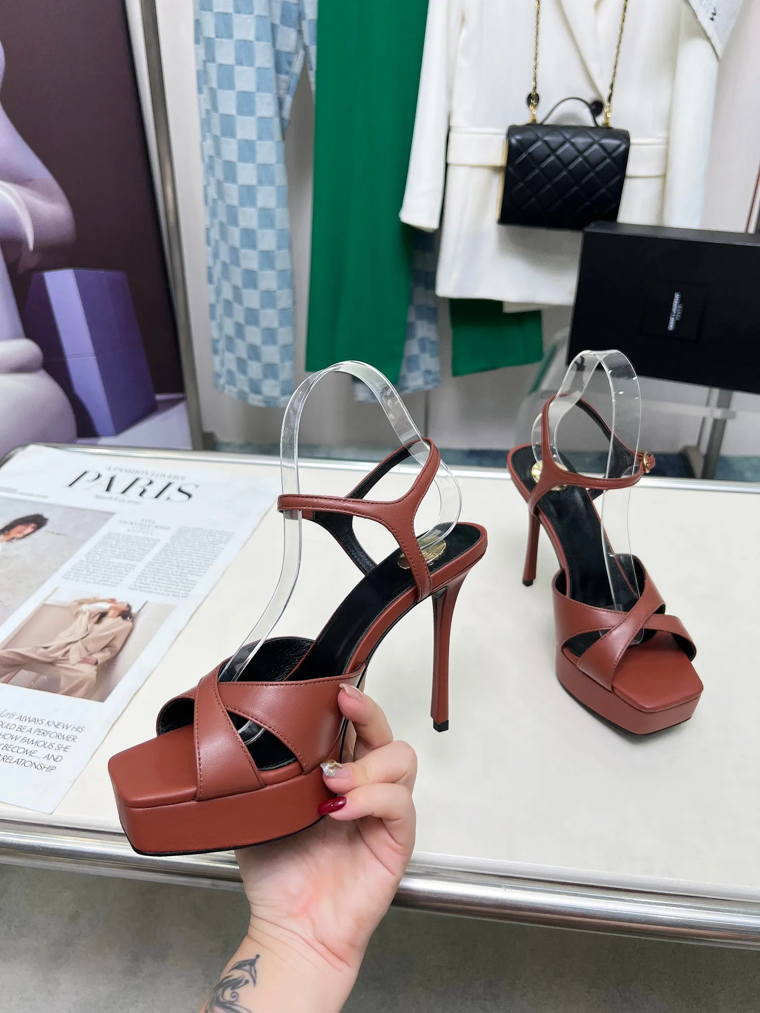 👟👟Ex-factory price 640👟👟 Saint Laurent YSL Saint Laurent sandals Upper: sheepskin surface Size 35-42 (42 is custom-made and non-returnable) Heel height 8.5cm Water platform height 2.5cm Leather outsole 2642-12